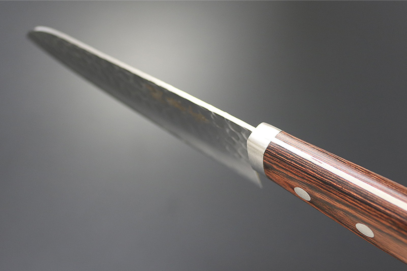 Kanetsune V Gold No. 1 Hammered Santoku Knife 165mm Mahogany Pattern 兼常 V金1号 鎚目 三徳包丁 165mm マホガニー柄 Free ship - Dao Nhật cao cấp - Kanetsune dao đa năng Santoku rèn thủ công thép VG1 165mm chuôi dao gỗ cây Gụ