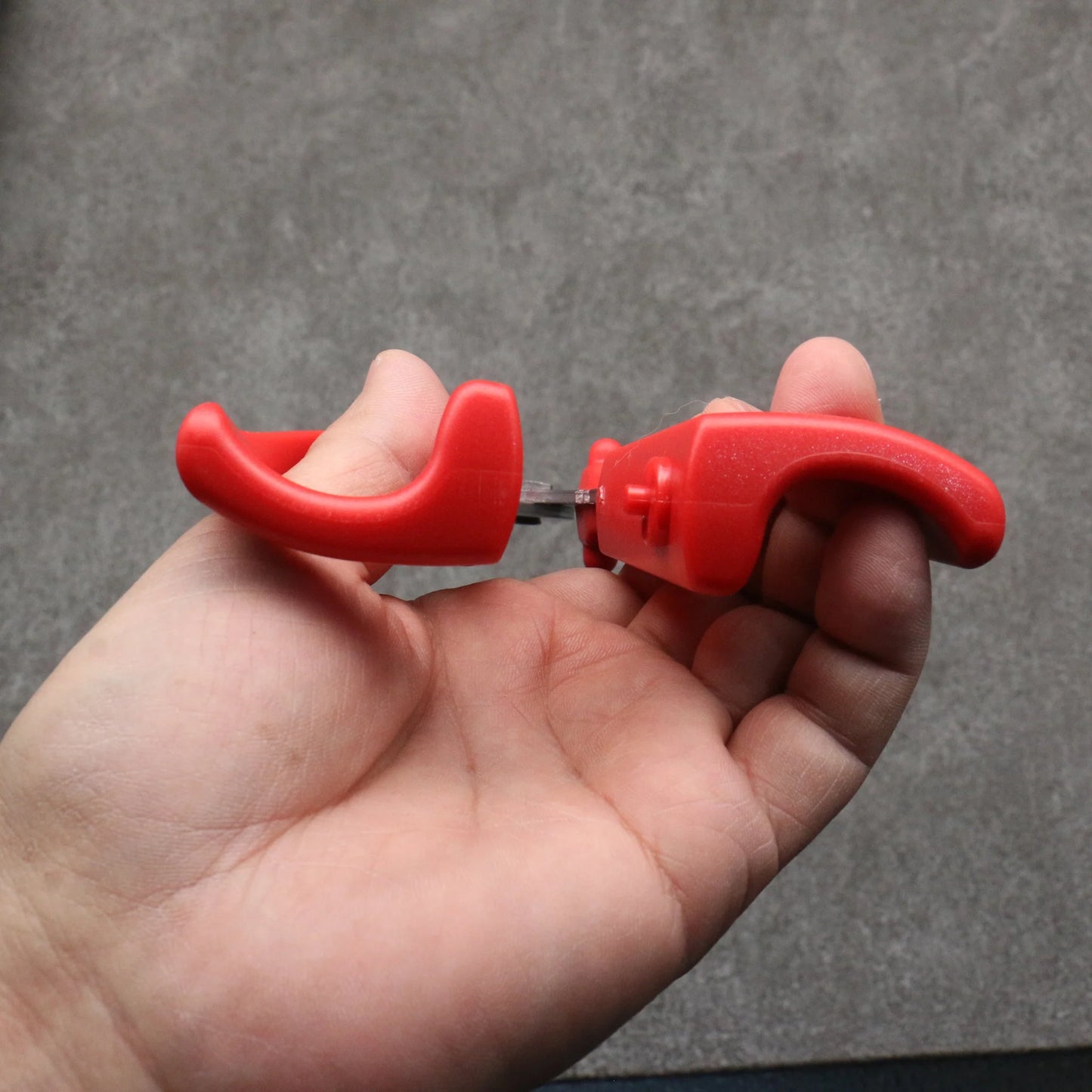 Free shipping - Seki brand friendly kitchen cutlery with red plastic stainless steel handle 92mm x 210mm x 25mm weight 146 grams Free ship - Thương hiệu Seki dao kéo nhà bếp thân thiện với tay cầm thép không gỉ nhựa đỏ 92mm x 210mm x 25mm trọng lượng 146 gram