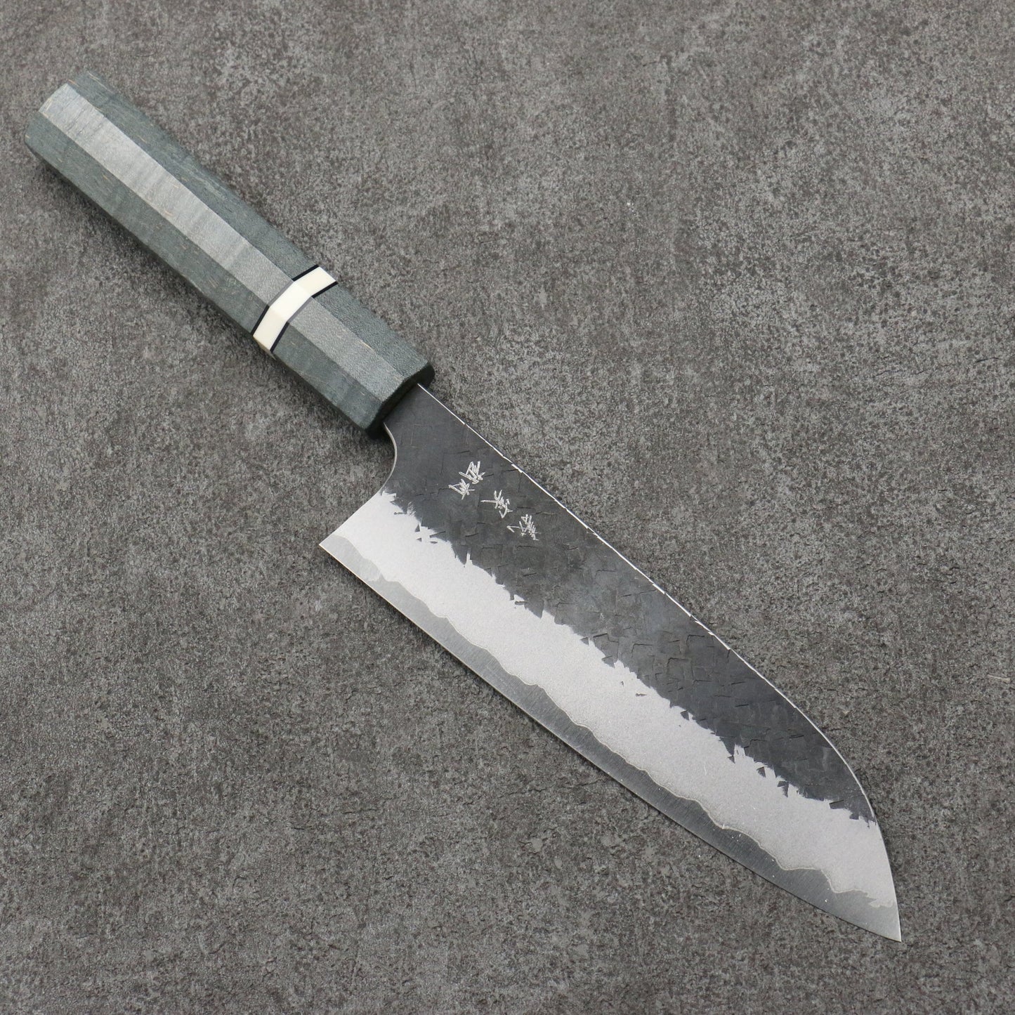 Free ship - Thương hiệu Yoshimi Kato Thép siêu xanh Dao rèn thủ công (hình tròn) Đen Dao đa năng Santoku 170mm chuôi dao gỗ Stabilized ( một loại gỗ được kết hợp độc đáo giữa gỗ tự nhiên và nhựa Thông)