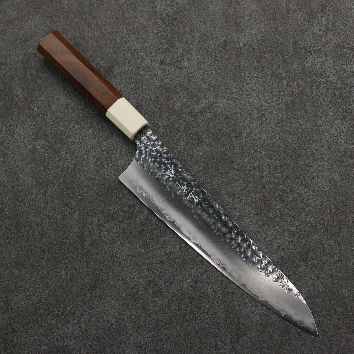 Thương hiệu Yu Kurosaki dòng tia sáng thép SG2 vân búa Dao Gyuto 210MM chuôi dao gỗ quả óc chó (bọc: Nhựa trắng)