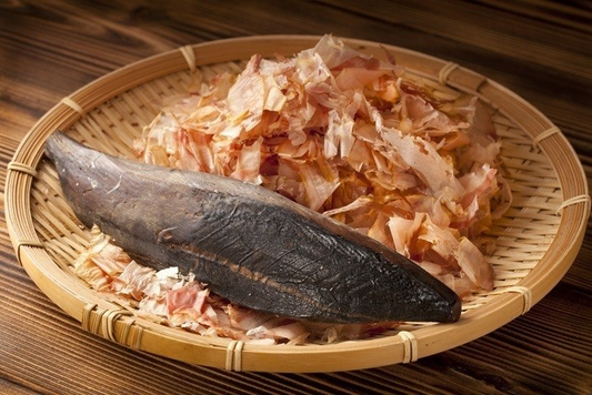 Khám phá món ăn "Kỳ lạ"  cá Ngừ bào -  Katsuoboshi cứng như đá nhưng ngon không cưỡng được