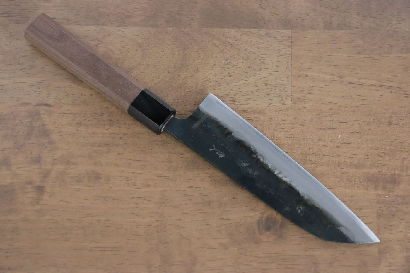 Thương hiệu Sakai Takayuki Thép xanh No.2 Kurouchi Chạm khắc hình Hổ Dao đa năng Santoku 170mm chuôi dao gỗ cây Óc Chó