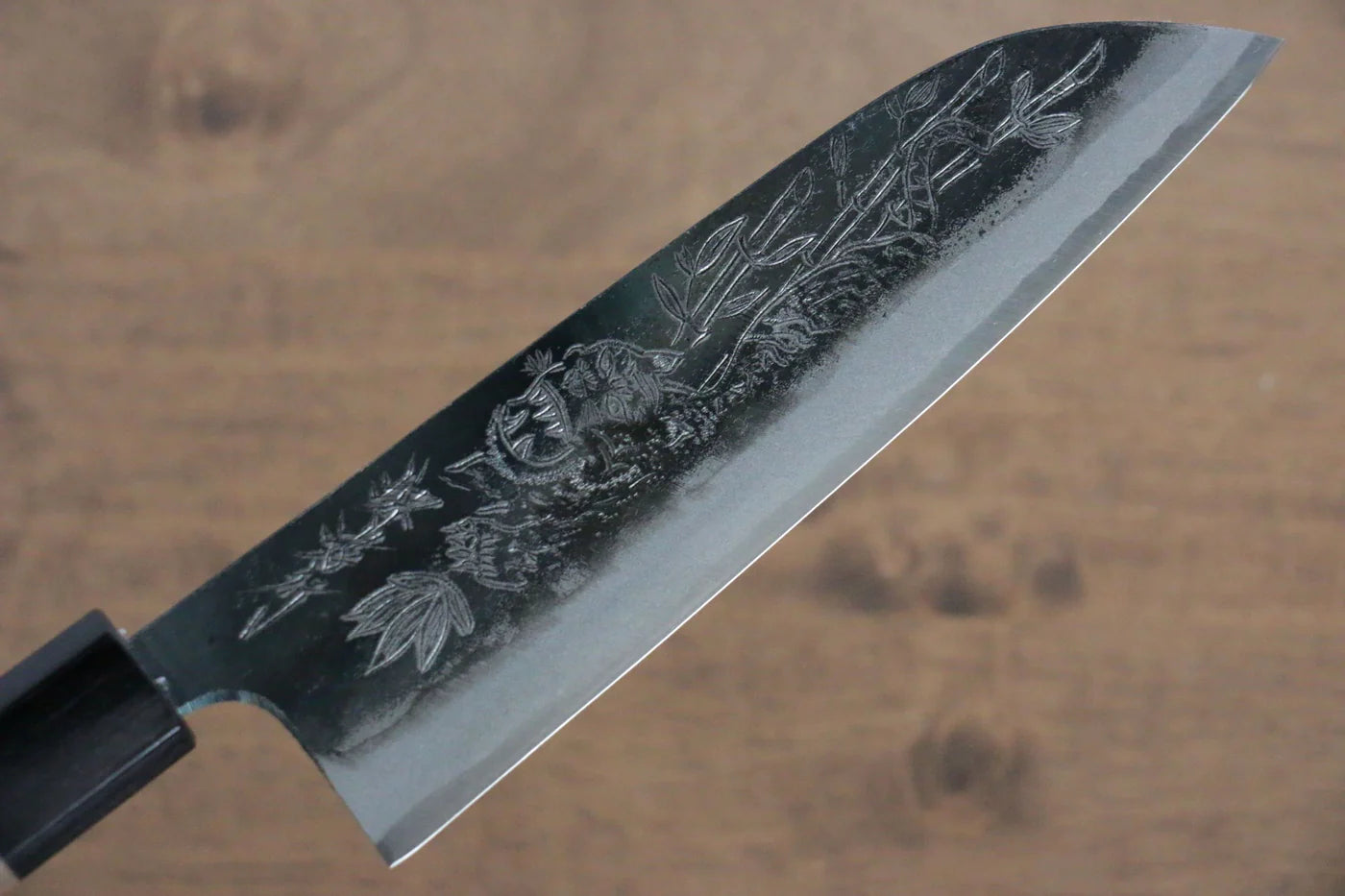 Thương hiệu Sakai Takayuki Thép xanh No.2 Kurouchi Chạm khắc hình Hổ Dao đa năng Santoku 170mm chuôi dao gỗ cây Óc Chó