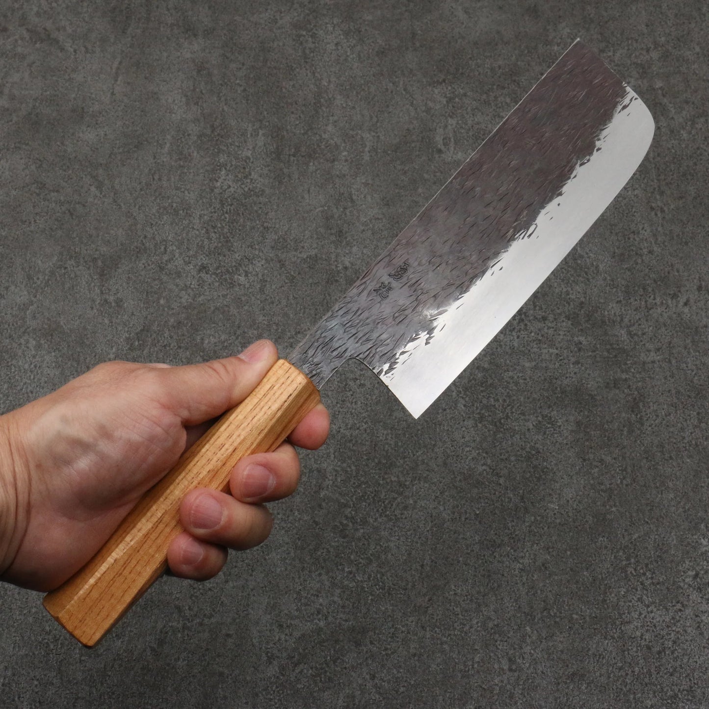 Yuko Abe Shiroichiko Hammered Nakiri knife 165MM Oak (pentagonal) handle 安倍勇光 白一鋼 鎚目 菜切包丁 165MM 樫 (五角形)柄 Free ship - Thương hiệu Yuko Abe Thép trắng No.1 Rèn thủ công Dao thái rau chuyên dụng Nakiri 165mm chuôi dao gỗ Sồi