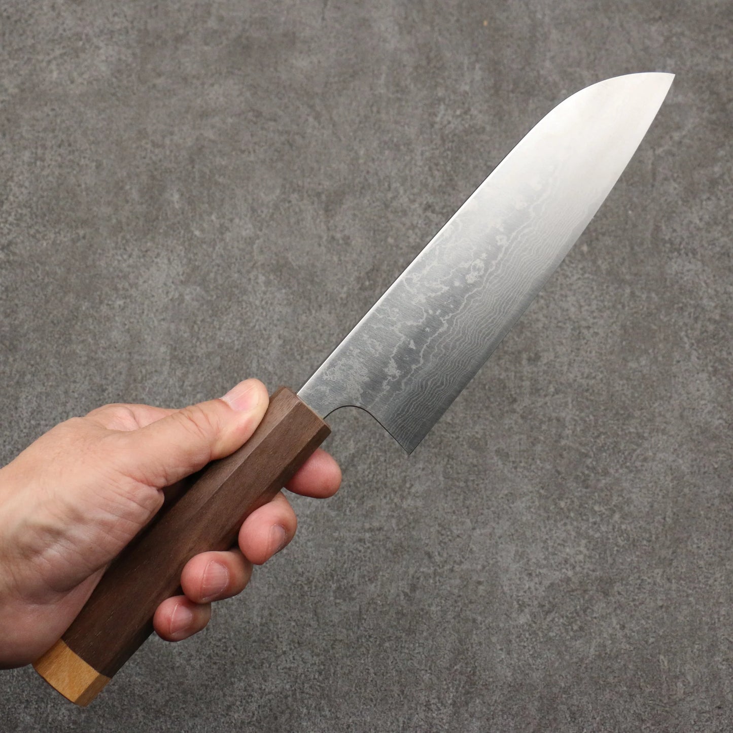 Thương hiệu Katsushige Anryu VG10 đánh bóng hoàn thiện Thép Damascus Dao đa năng Santoku 170mm chuôi dao gỗ quả óc chó (bọc dưới)