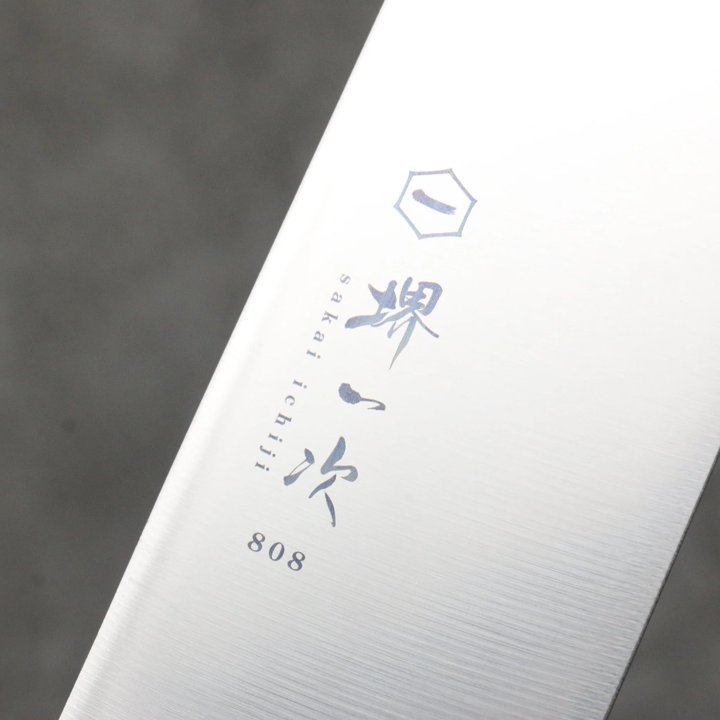 Thương hiệu Sakai Ichiji 808 Lưỡi dao kiểu ngao Dao đa năng Santoku 180mm chuôi dao bằng gỗ dán màu nâu nhạt