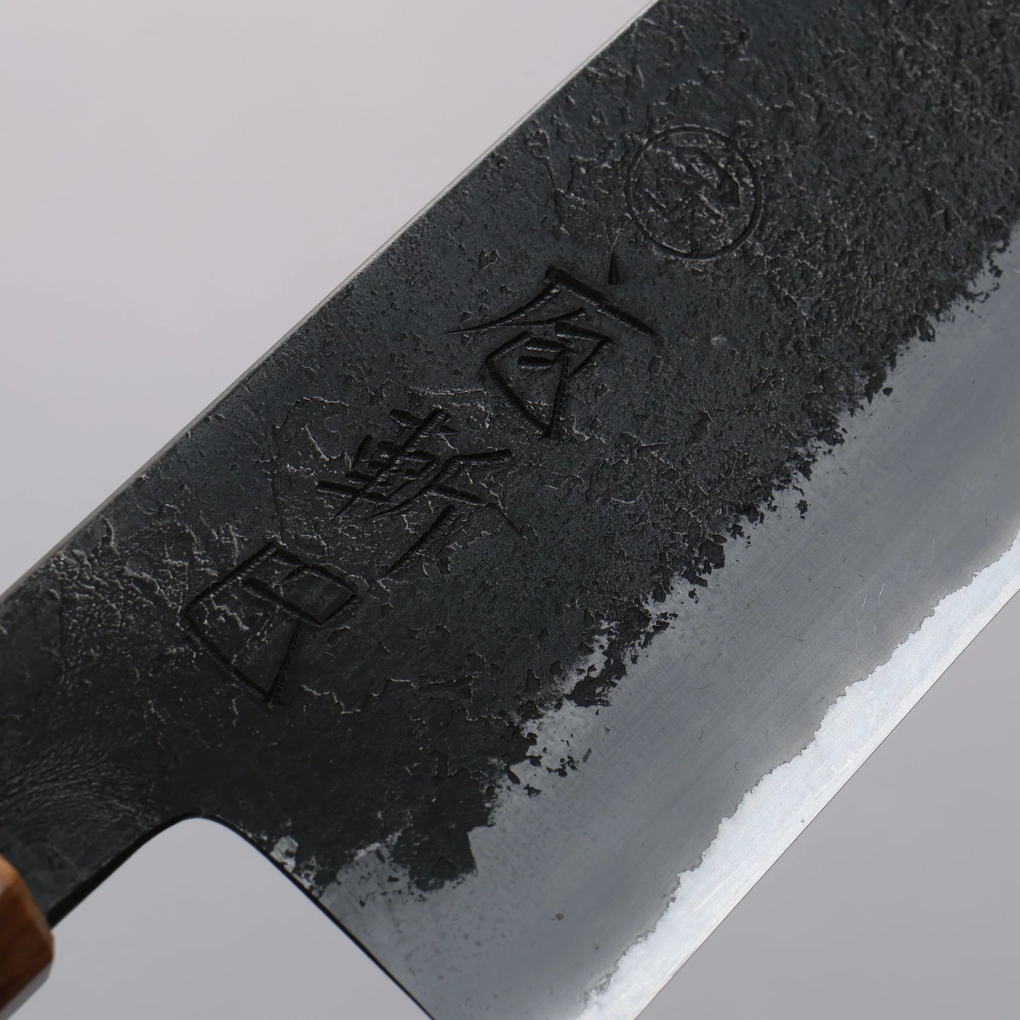 Thương hiệu Tomoe Hozan Thép trắng hoàn thiện No.2 Đen Dao đa năng Santoku 180mm chuôi dao gỗ ô liu và nhựa đen