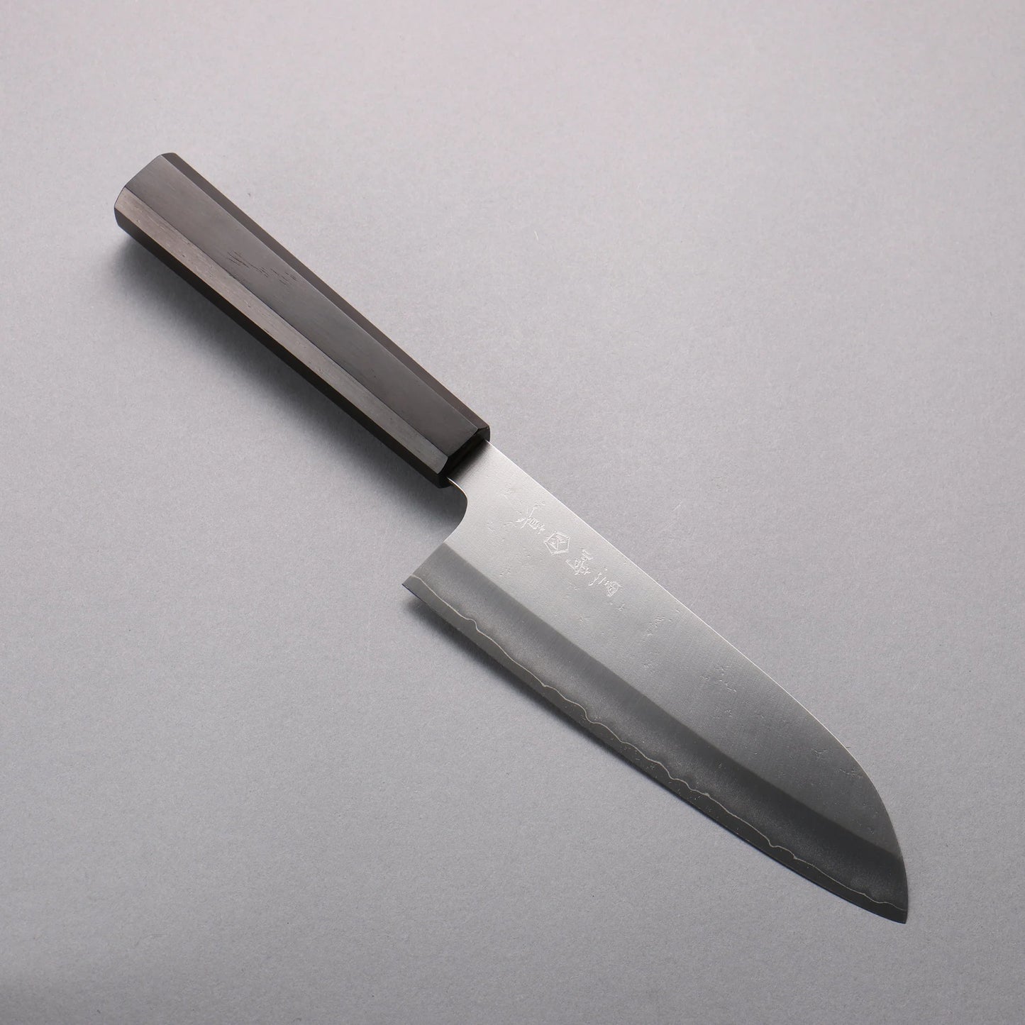 Thương hiệu Makoto Kurosaki VG10 Kỹ nghệ truyền thống Nhật Nashiji Dao đa năng Santoku 170mm chuôi dao gỗ Mun