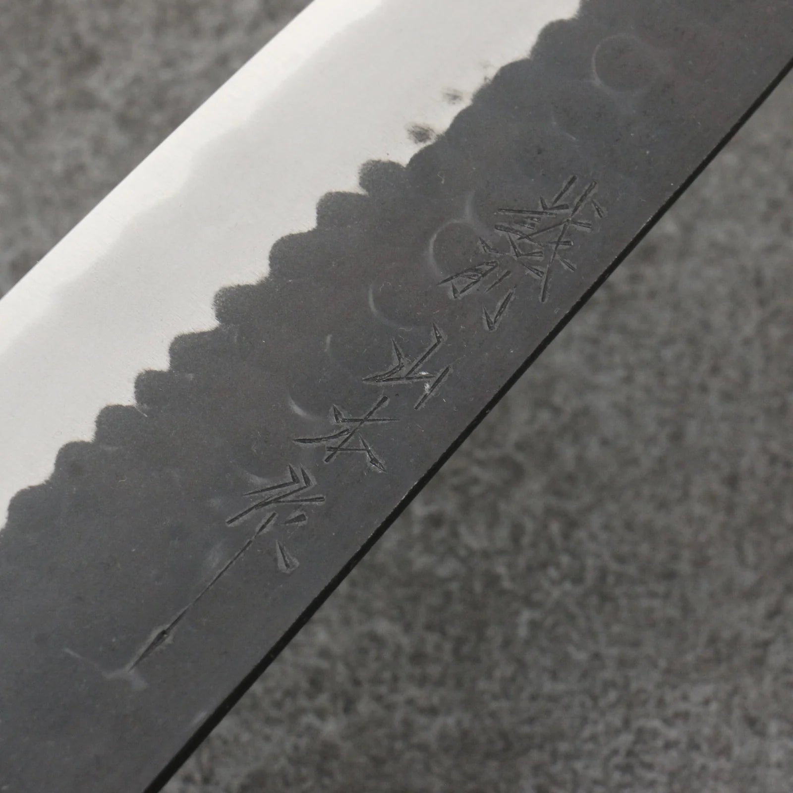 山本 直 青紙 黒打 三徳包丁 和包丁 170mm 紫檀 (口輪：黒合板)柄 Nao Yamamoto Blue Steel Kurouchi Santoku 170mm Shitan (ferrule: Black Pakka wood) Handle Free ship - Thương hiệu Nao Yamamoto Thép xanh Kurouchi Dao đa năng Santoku 170mm chuôi dao gỗ Đàn Hương (đính vòng gỗ Pakka ép đen) 