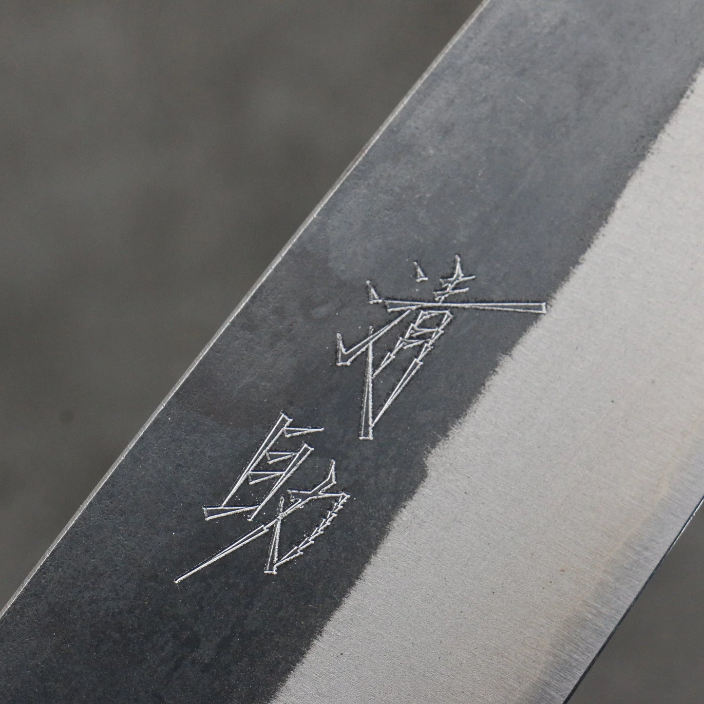 Thương hiệu Seisuke Thép xanh No.2 màu đen hoàn thiện Dao đa năng Santoku 170mm chuôi dao gỗ mẫu trái tim màu tím (bọc: gỗ sồi)