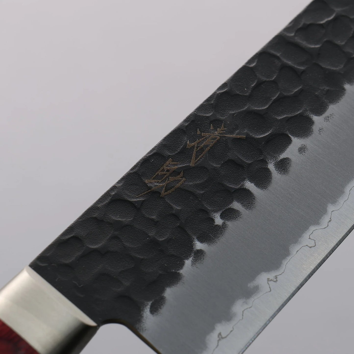 Thương hiệu Seisuke Thép siêu xanh vân búa dao rèn thủ công màu đen Dao đa năng Santoku 180mm chuôi dao gỗ ép đỏ