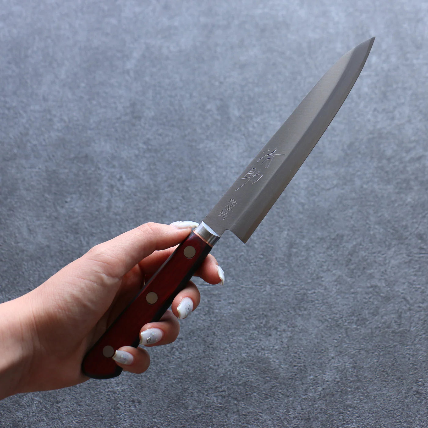 Superblauer Stahl der Marke Seisuke. Kleines Mehrzweckmesser. Kleines japanisches Messer. 145 mm Griff aus rotem und schwarzem Sperrholz