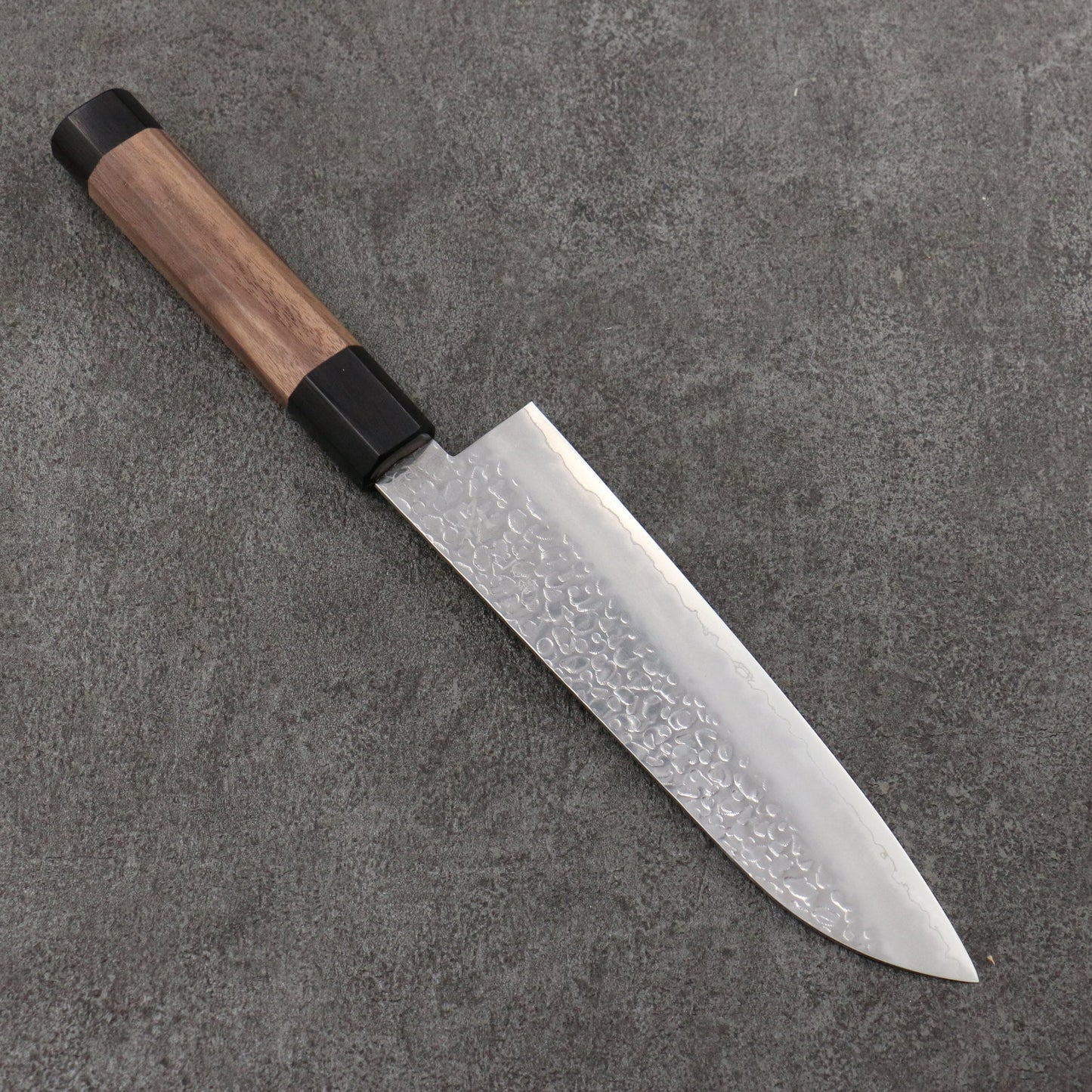 Thương hiệu Seisuke Thép Bạc No.3 vân búa dao rèn thủ công Dao đa năng Santoku 180mm chuôi dao họa tiết quả óc chó (bọc đen hai bên)