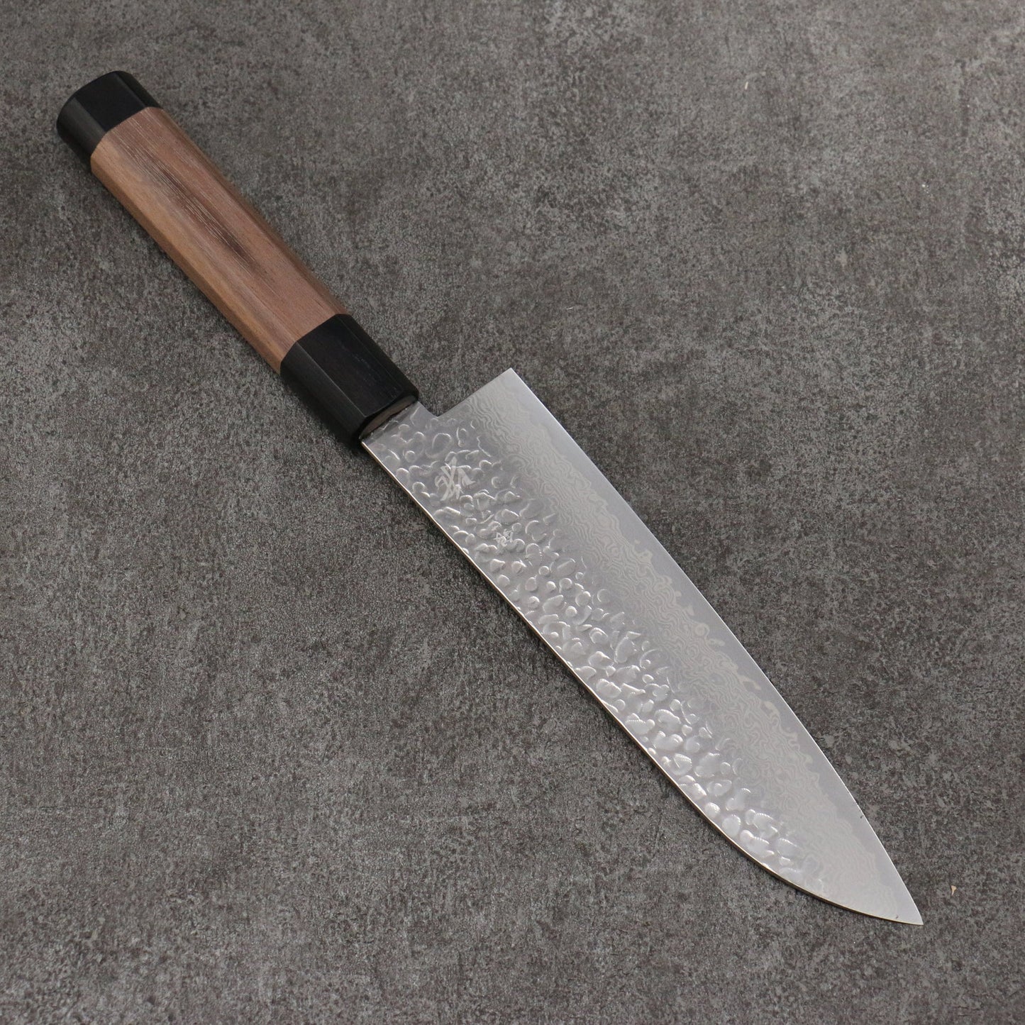 Thương hiệu Seisuke Thép Bạc No.3 Thép Damascus dao rèn thủ công Dao đa năng Santoku 180mm chuôi dao họa tiết quả óc chó (bọc đen hai bên)