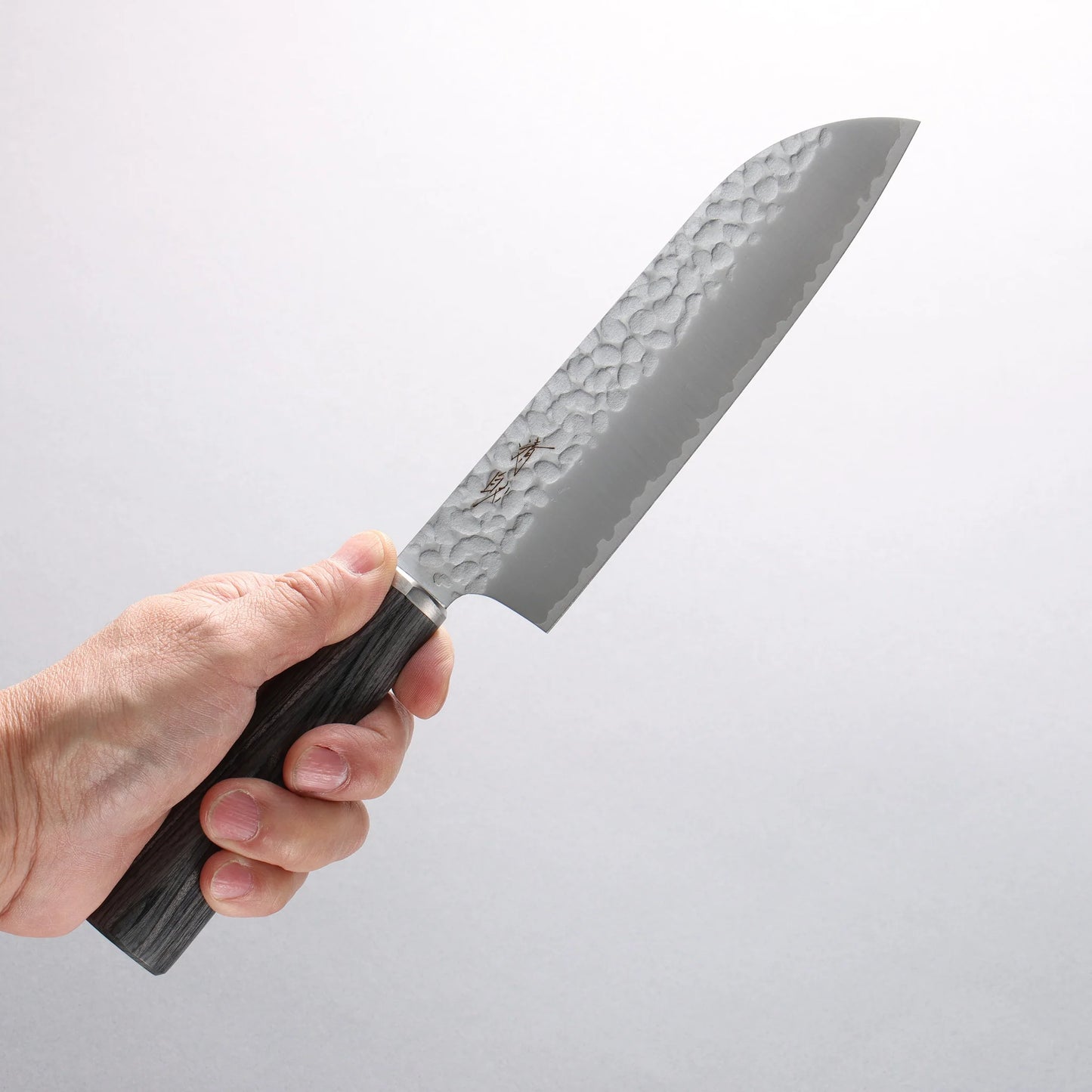 Thương hiệu Seisuke V Gold 10 vân búa đục đặc biệt Rèn thủ công Dao đa năng Santoku 165mm chuôi dao ván ép than