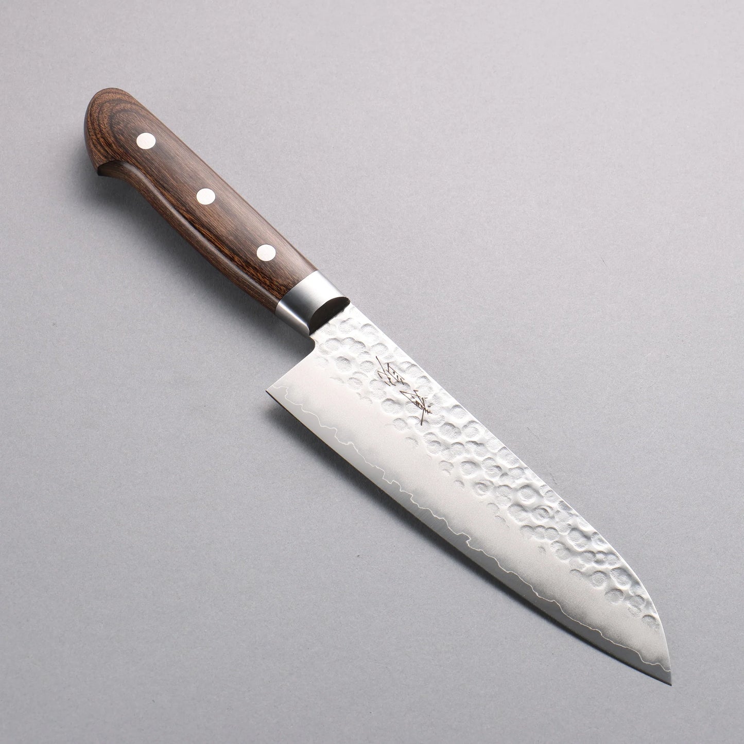 Thương hiệu Seisuke VG10 vân búa đục đặc biệt Rèn thủ công Dao đa năng Santoku 165mm chuôi dao mẫu ván ép màu nâu