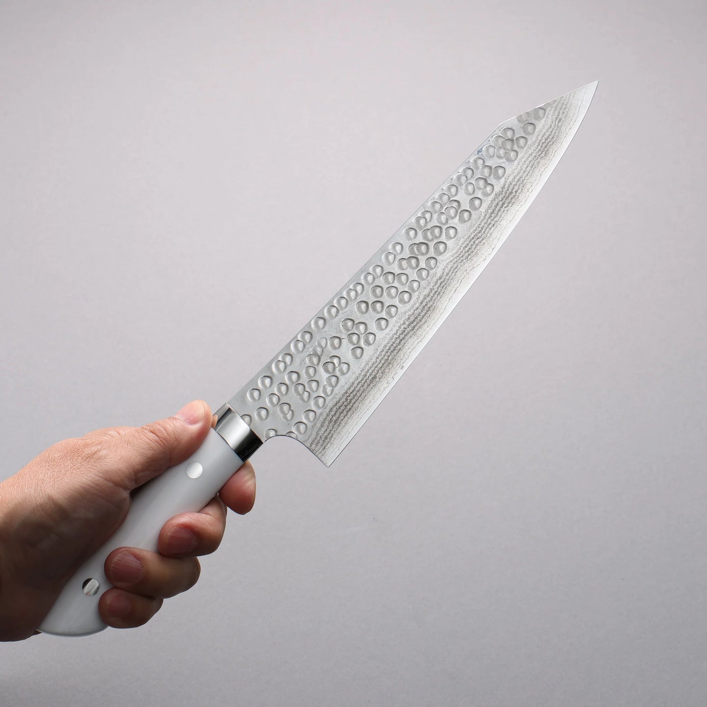 Thương hiệu Takeshi Saji Samurai SRS 13 Thép Damascus Rèn thủ công vân búa (hình tròn) Dao đa năng Kiritsuke Gyuto 210mm chuôi dao hoa văn corian trắng