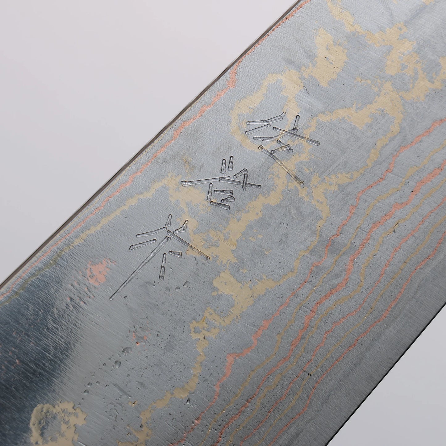 Thương hiệu Takeshi Saji Thép xanh No.2 Thép Damascus có màu Dao đa năng Santoku 180mm chuôi dao sừng nhung hươu trắng