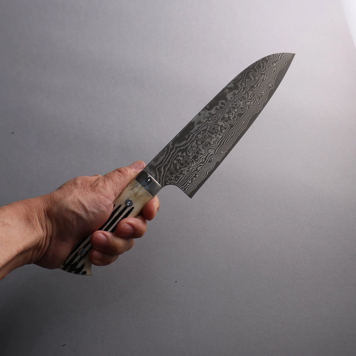 Thương hiệu Takeshi Saji SG2 Thép Damascus đen Dao đa năng Santoku 180mm chuôi dao sừng nhung hươu trắng