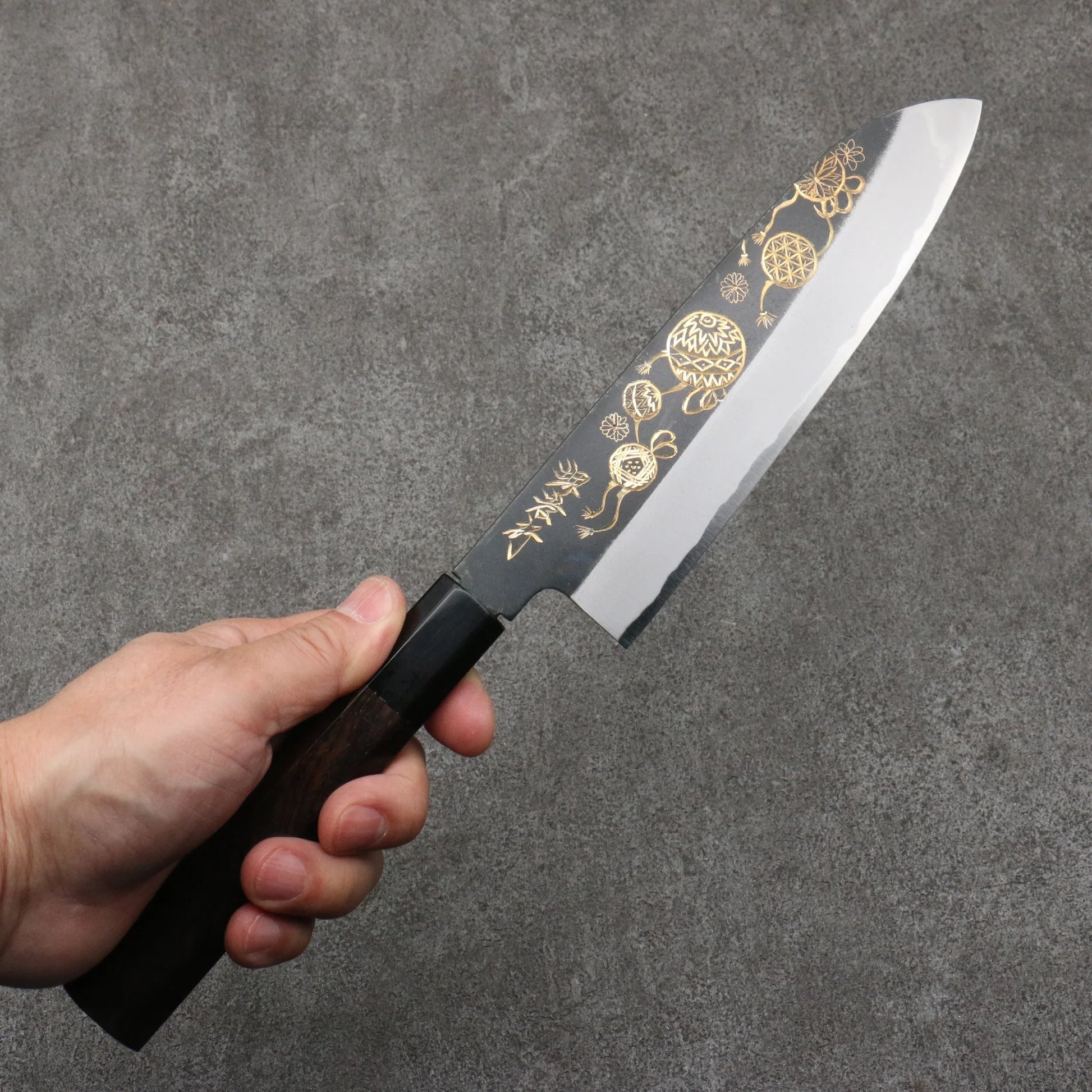 Takayuki Sakai Kubota gold carving Temari white steel black finish Santoku knife 180MM Ebony pattern 堺 孝行 窪田金彫刻 手鞠 白ニ鋼 黒仕上げ 三徳包丁 180MM 黒檀柄 Free ship - Thương hiệu Sakai Takayuki Kubota chạm khắc vàng Temari thép trắng đen Dao đa năng Santoku 180mm chuôi dao hoa văn gỗ Mun