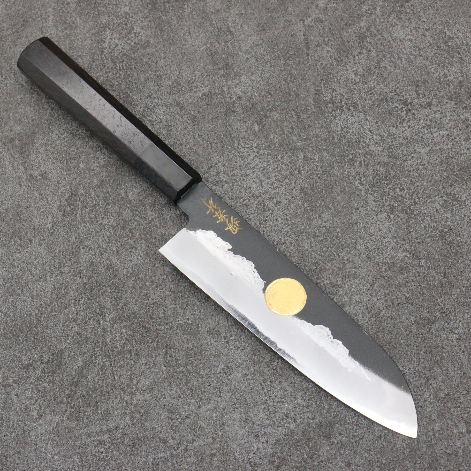 Takayuki Sakai Kubota gold carving Izayoi white steel black finish Santoku knife 180MM Ebony pattern 堺 孝行 窪田金彫刻 十六夜 白ニ鋼 黒仕上げ 三徳包丁 180MM 黒檀柄 Free ship - Thương hiệu Sakai Takayuki Kubota chạm khắc vàng Izayoi thép trắng đen hoàn thiện Dao đa năng Santoku 180mm chuôi dao hoa văn gỗ Mun