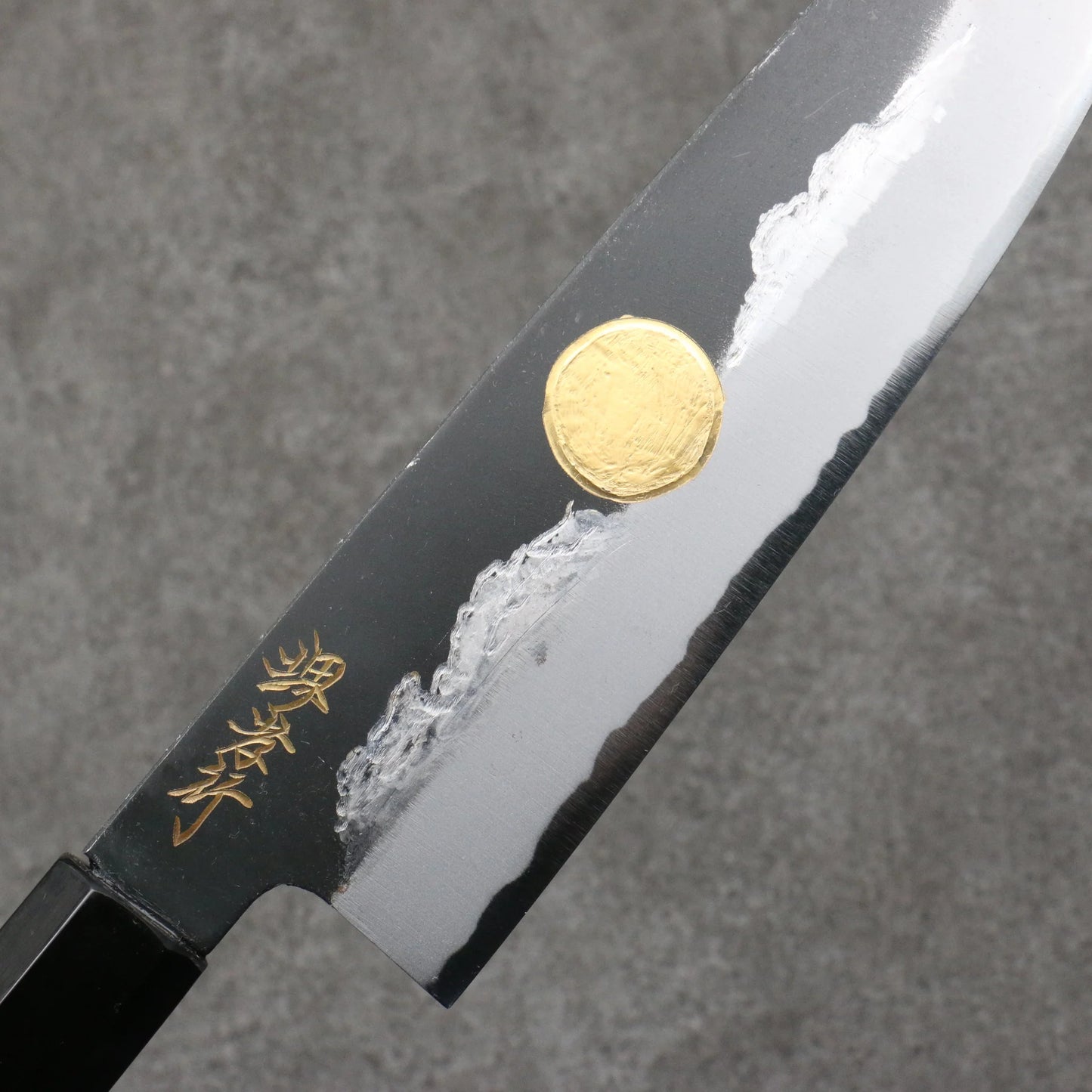 Takayuki Sakai Kubota gold carving Izayoi white steel black finish Santoku knife 180MM Ebony pattern 堺 孝行 窪田金彫刻 十六夜 白ニ鋼 黒仕上げ 三徳包丁 180MM 黒檀柄 Free ship - Thương hiệu Sakai Takayuki Kubota chạm khắc vàng Izayoi thép trắng đen hoàn thiện Dao đa năng Santoku 180mm chuôi dao hoa văn gỗ Mun