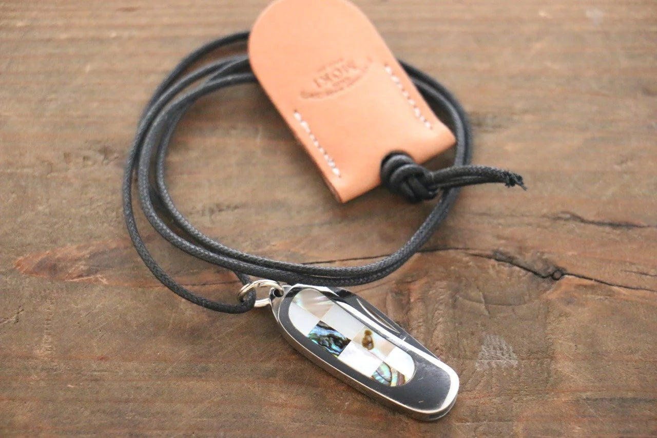 MOKI MINI PENDANT POCKET KNIFE W/ CHECKERED WHITE MOTHER OF PEARL AND ABALONE Free ship - Thương hiệu Moki Knife AUS6 Dao gập chuôi dao ngọc trai trắng và bào ngư Có kèm bao 28mm