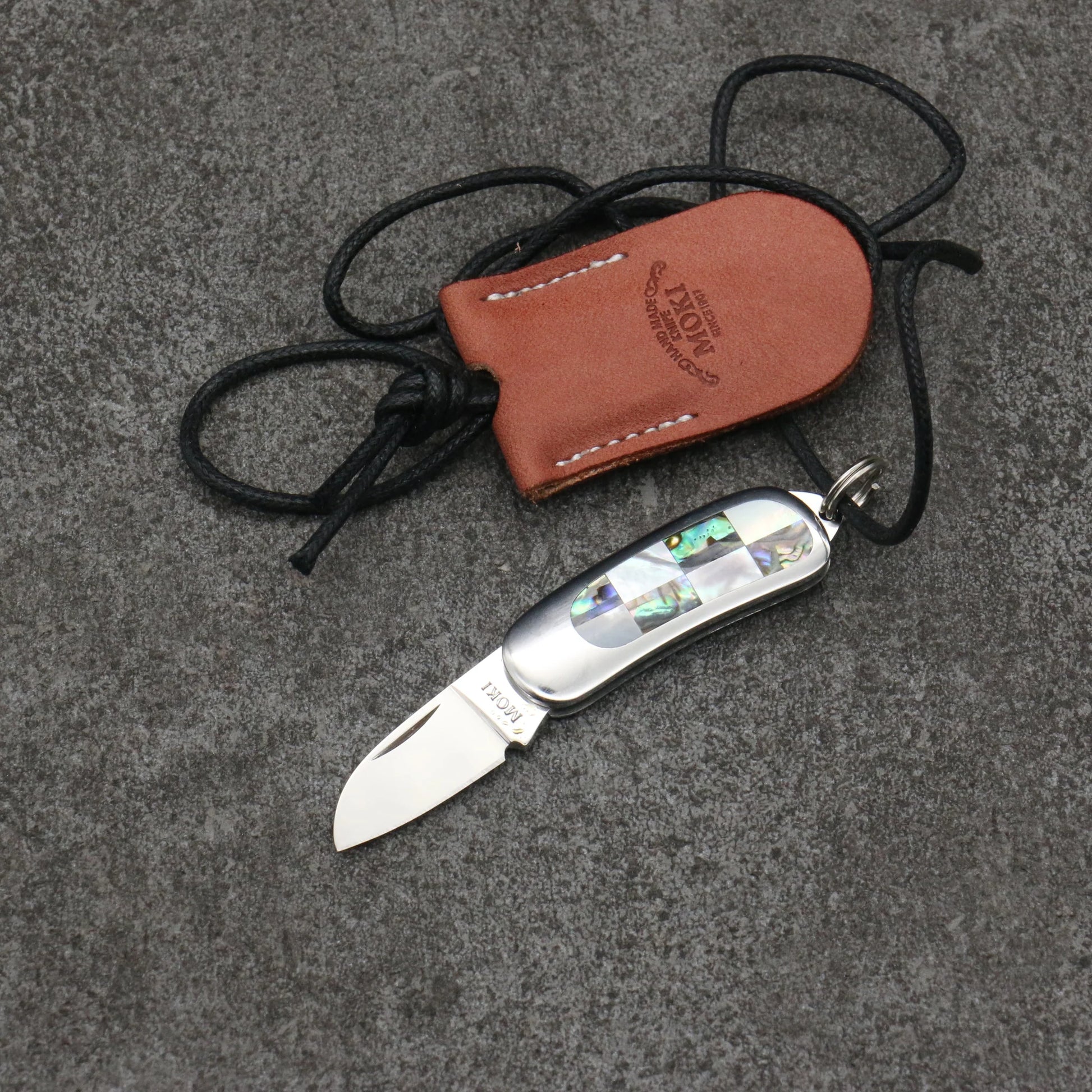 MOKI MINI PENDANT POCKET KNIFE W/ CHECKERED WHITE MOTHER OF PEARL AND ABALONE Free ship - Thương hiệu Moki Knife AUS6 Dao gập chuôi dao ngọc trai trắng và bào ngư Có kèm bao 28mm