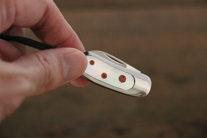 MOKI MINI PENDANT POCKET KNIFE W/ WHITE MOTHER OF PEARL AND APPLE CORAL Free ship - Thương hiệu Moki Knife dao gập chuôi dao ngọc trai trắng và san hô có kèm bao 28mm