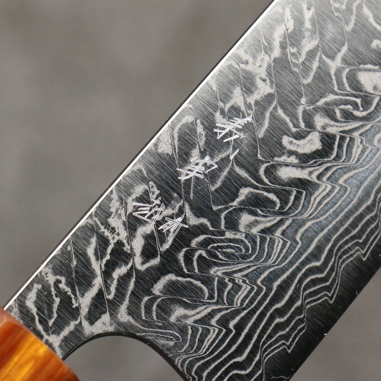 Thương hiệu Yoshimi Kato SG2 Thép Damascus dao hoàn thiện đánh nhẵn bóng Dao đa năng Santoku 170mm chuôi dao gỗ mun (bọc: nhựa màu cam)