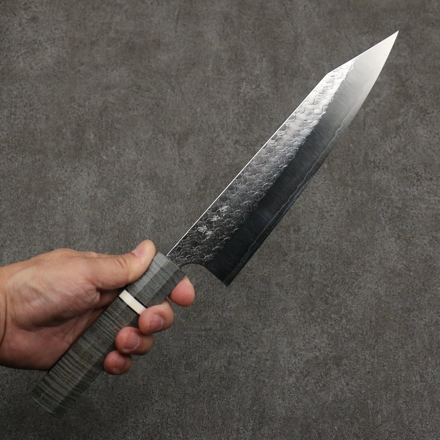 Thương hiệu Yoshimi Kato Mặt nước SG2 vân búa dao rèn thủ công Dao đa năng Kiritsuke Gyuto 210mm chuôi dao gỗ Stabilized ( một loại gỗ được kết hợp độc đáo giữa gỗ tự nhiên và nhựa Thông)