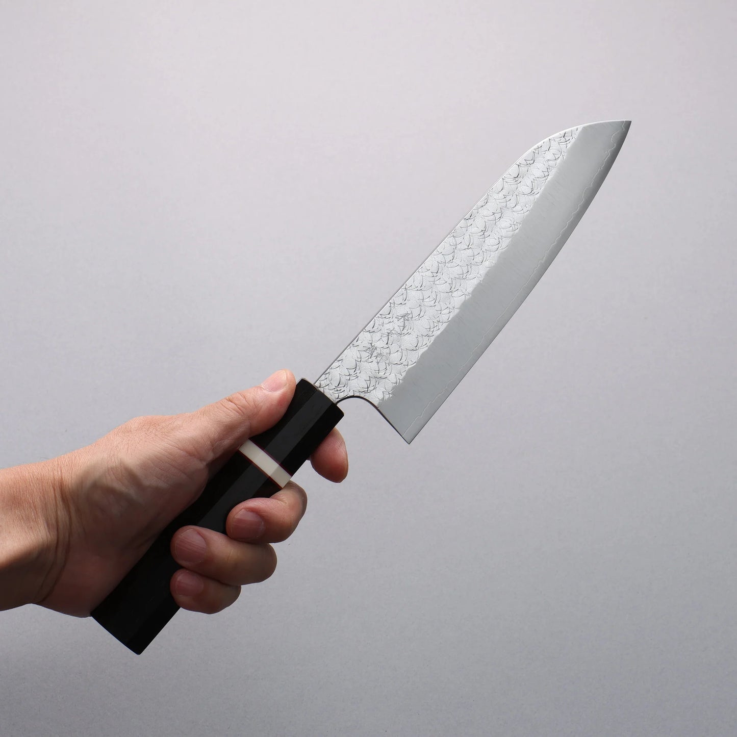 Thương hiệu Yoshimi Kato Mặt nước Water Surface thép SG2 vân búa đúc đặc biệt dao rèn thủ công Dao đa năng Santoku 170mm chuôi dao gỗ mun (vòng trắng)