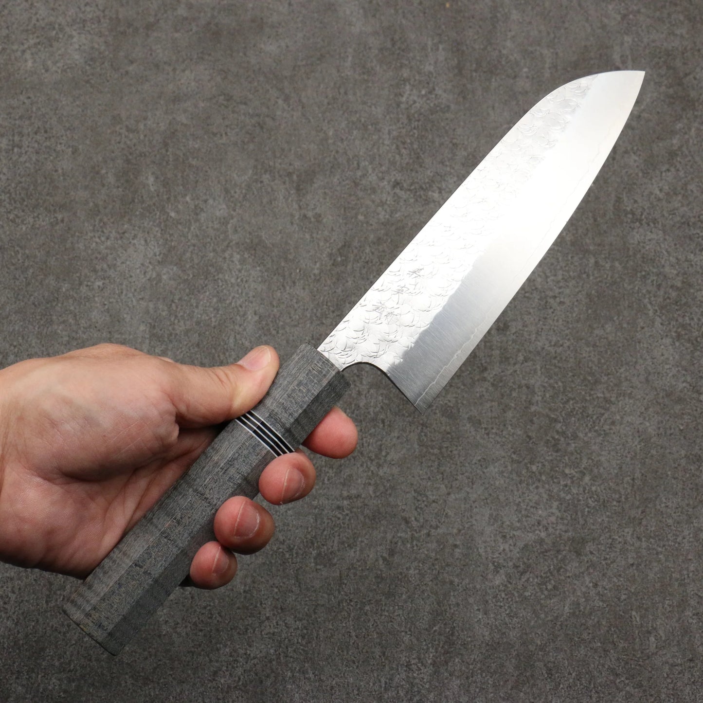 Thương hiệu Yoshimi Kato Mặt nước thép SG2 vân búa dao rèn thủ công Dao đa năng Santoku 165mm chuôi dao gỗ ổn định màu xám (vòng đen trắng)