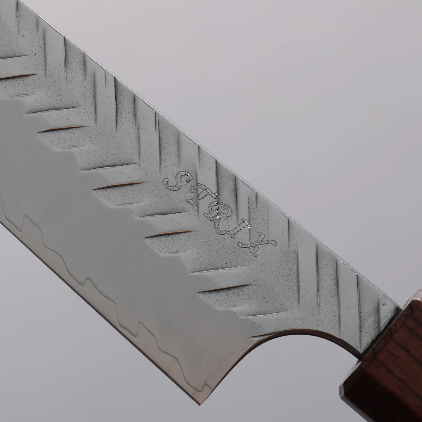 Thương hiệu Yoshimi Kato SPG STRIX Hammered (V) vân búa Dao cắt nhỏ Kiritsuke Petty 150mm tay cầm bằng gỗ cẩm lai (Vòng ngọc lam đỏ)