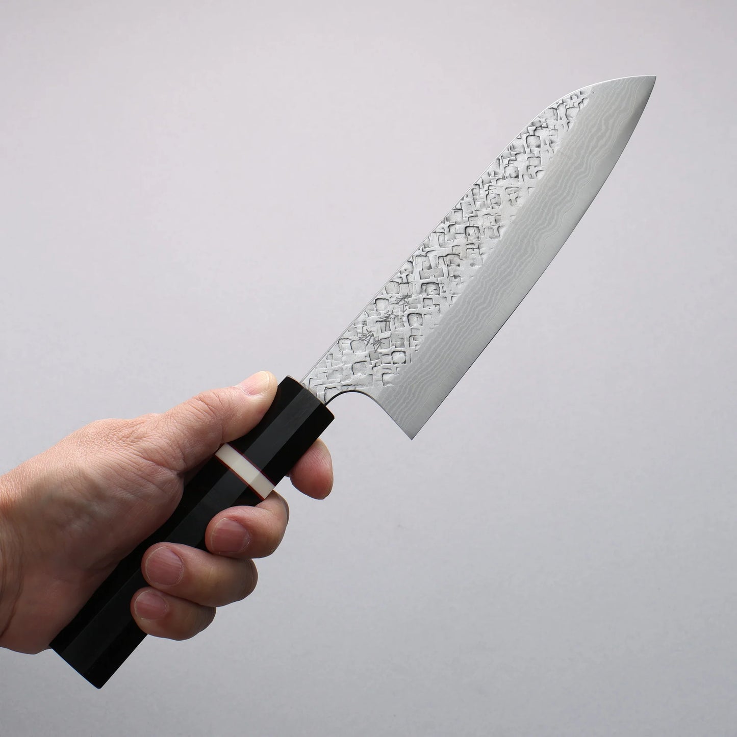 Thương hiệu Yoshimi Kato VG10 Thép Damascus Rèn thủ công vân búa đục đặc biệt (sừng) Dao đa năng Santoku 170mm chuôi dao gỗ mun (vòng trắng)