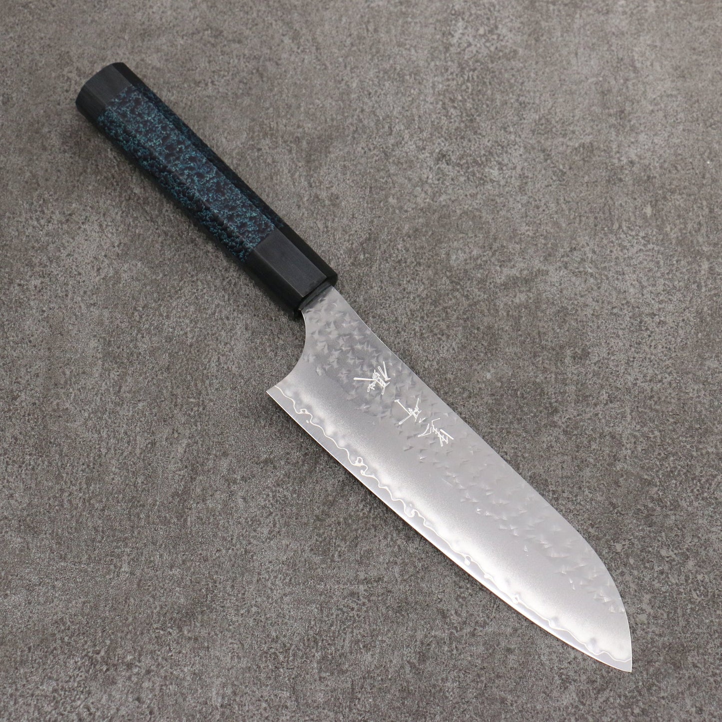 Thương hiệu Yu Kurosaki Senkou Ryu thép SG2 vân búa dao rèn thủ công Dao đa năng Santoku 170mm chuôi dao hoa văn sơn mài chàm tenmoku có kèm bao dao