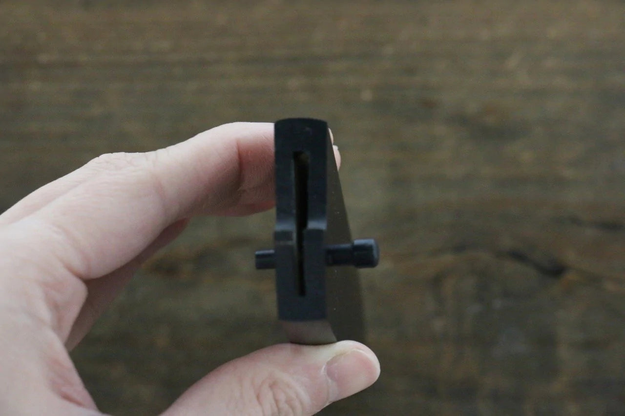 Schwarze Magnolienholz-Messerscheide. Kleines Mehrzweck-Kleinmesser Kaneko, 120 mm laminierter Holzdübel