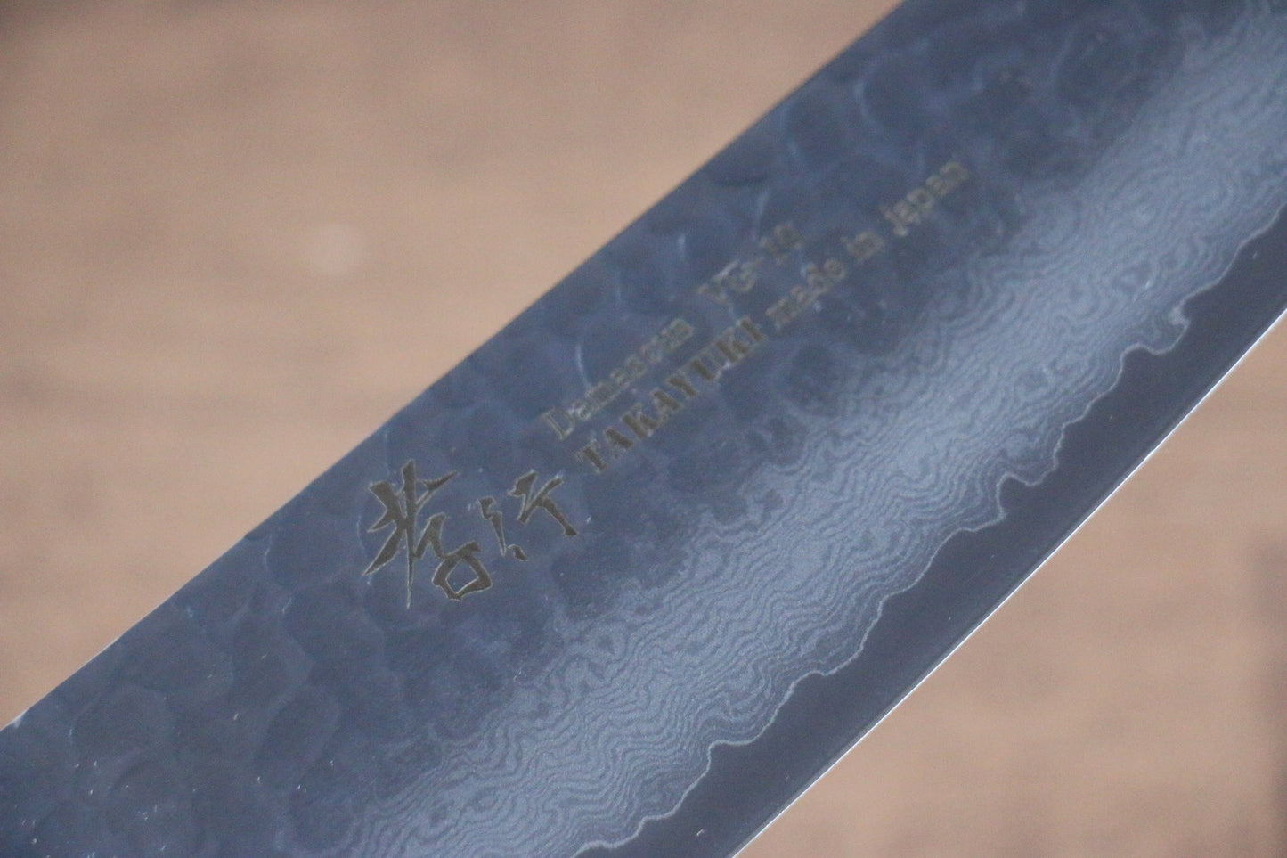 Marke Sakai Takayuki Sieben Farben VG10 33 Schichten Santoku-Mehrzweckmesser Japanisches Messer 180 mm Griff aus ABS-Kunststoff (rote Schildkrötenpanzerfarbe)