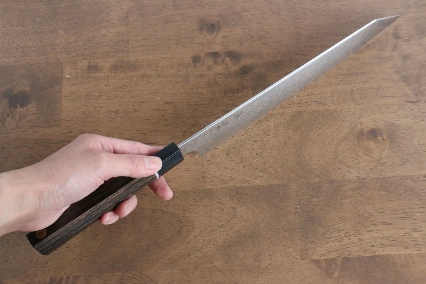 Marke Seki Kanetsugu ZUIUN SPG 2 Spiegelbeschichteter Damaststahl Spezialisiertes geripptes Messer Sujihiki Japanisches Messer 240 mm