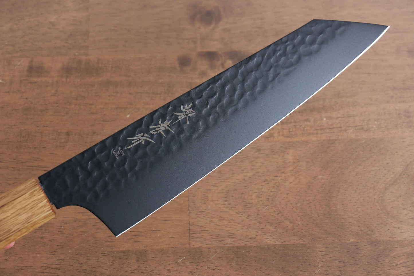 Marke: Sakai Takayuki Black Shadow Kurokage VG10. Handgeschmiedetes, teflonbeschichtetes Mehrzweckmesser. Japanisches Gyuto-Messer. 190 mm Griff aus gebrannter Eiche