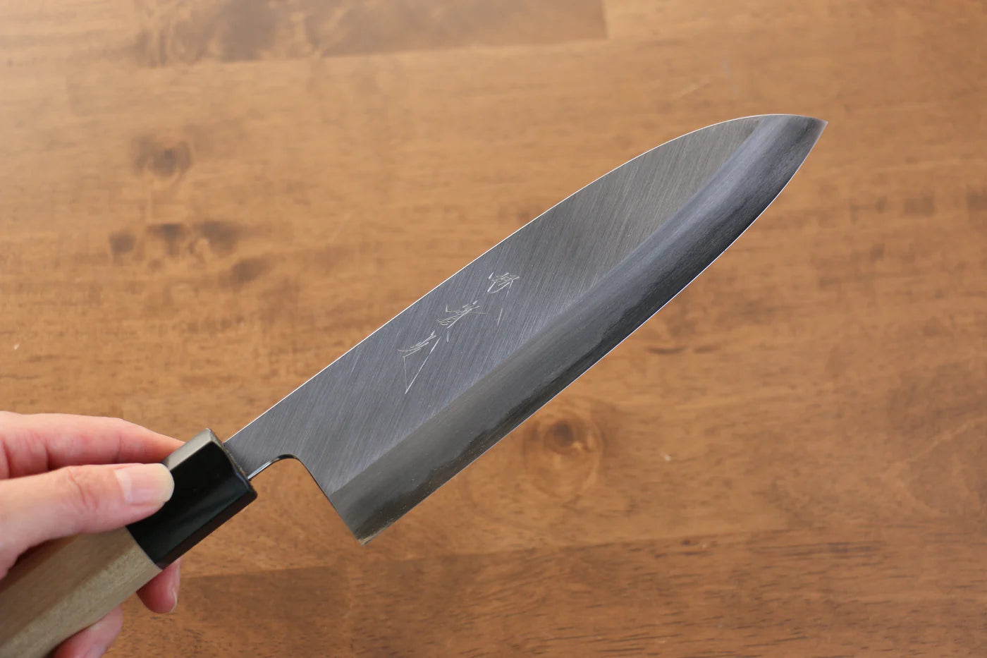 Jikko Marke Nr. 2 Santoku-Mehrzweckmesser aus weißem Stahl, japanisches Messer, 180 mm, Magnolienholz, Messergriff