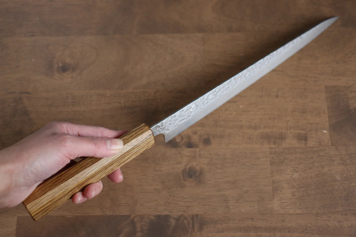 Thương hiệu Seisuke Tsukikage AUS10 Đánh bóng Thép Damascus rèn thủ công Dao lọc gân chuyên dụng Sujihiki dao Nhật 240mm chuôi dao gỗ Sồi