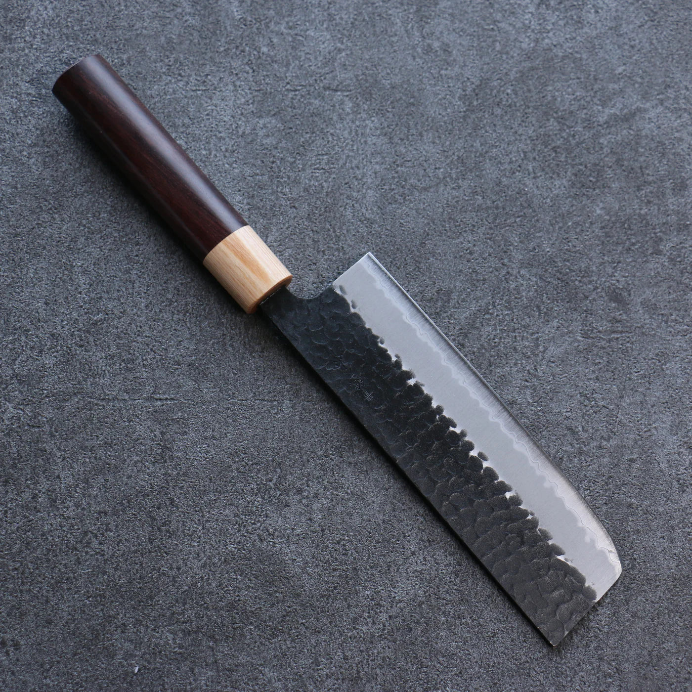 Handgeschmiedetes Messer der Marke Seisuke aus superblauem Stahl, Kurouchi Spezialisiertes Gemüsemesser, japanisches Nakiri-Messer, 165 mm Griff aus Sandelholz