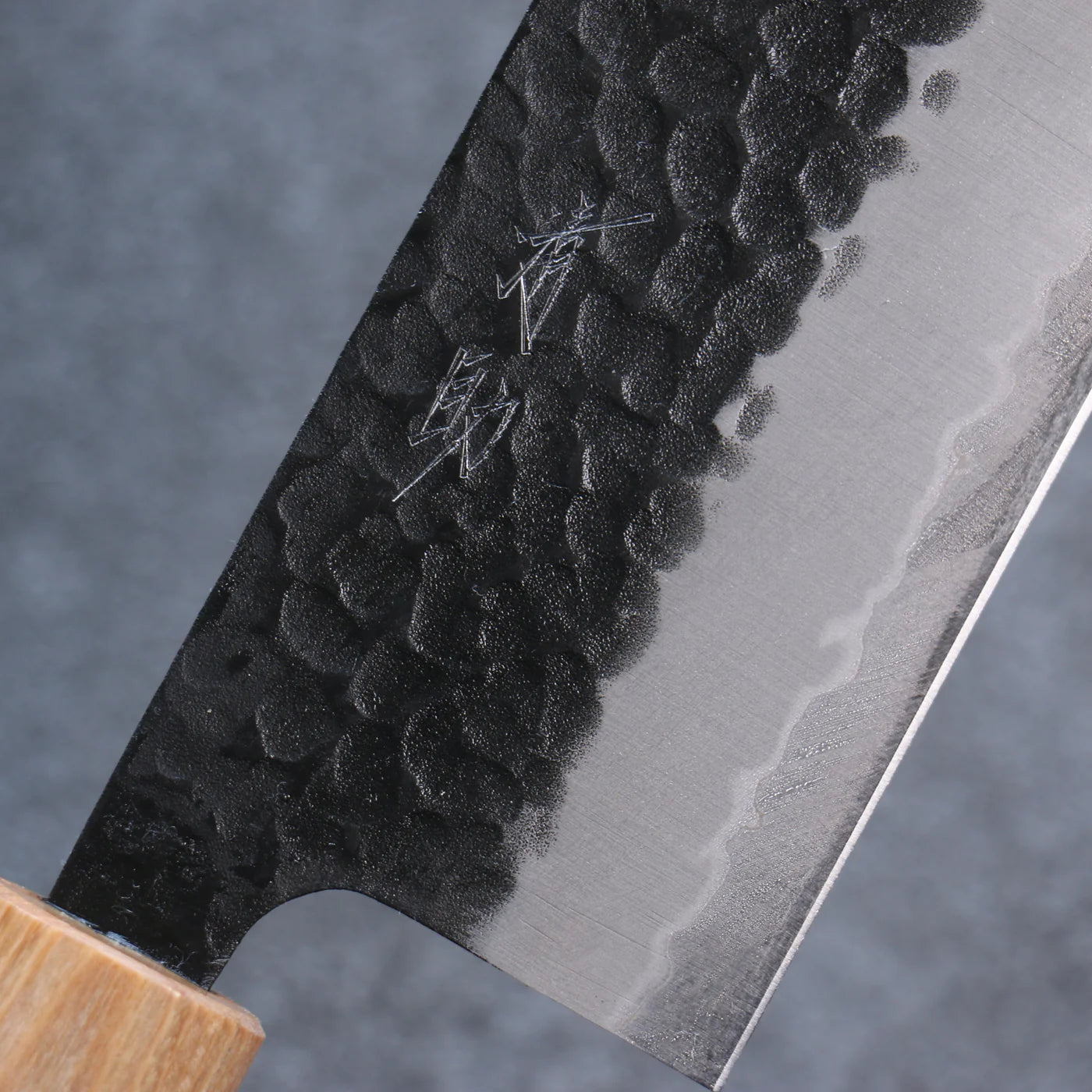 Handgeschmiedetes Messer der Marke Seisuke aus superblauem Stahl, Kurouchi Spezialisiertes Gemüsemesser, japanisches Nakiri-Messer, 165 mm Griff aus Sandelholz