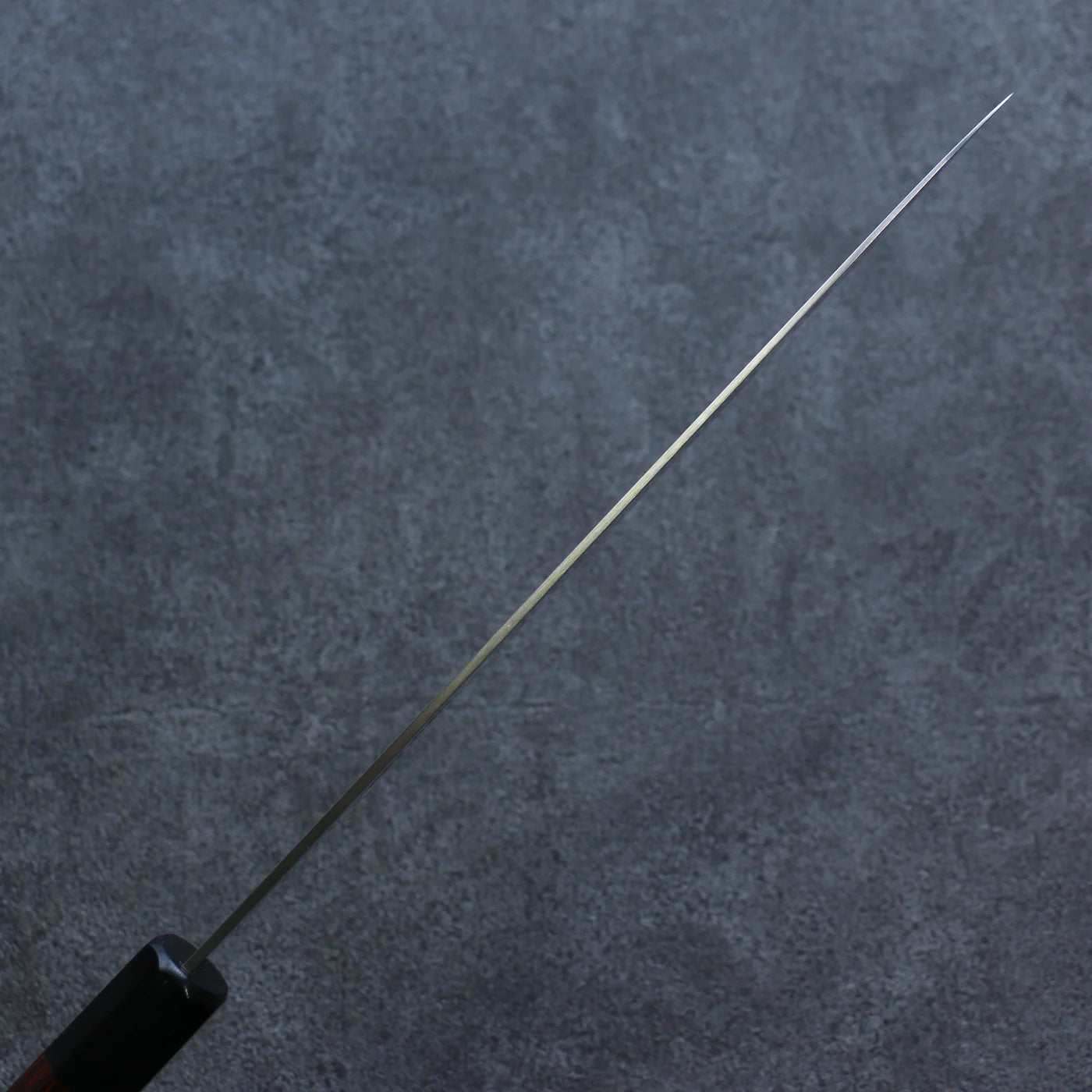Japanisches Brotmesser der Marke Seisuke, 240 mm Edelstahl, roter Sperrholzgriff.