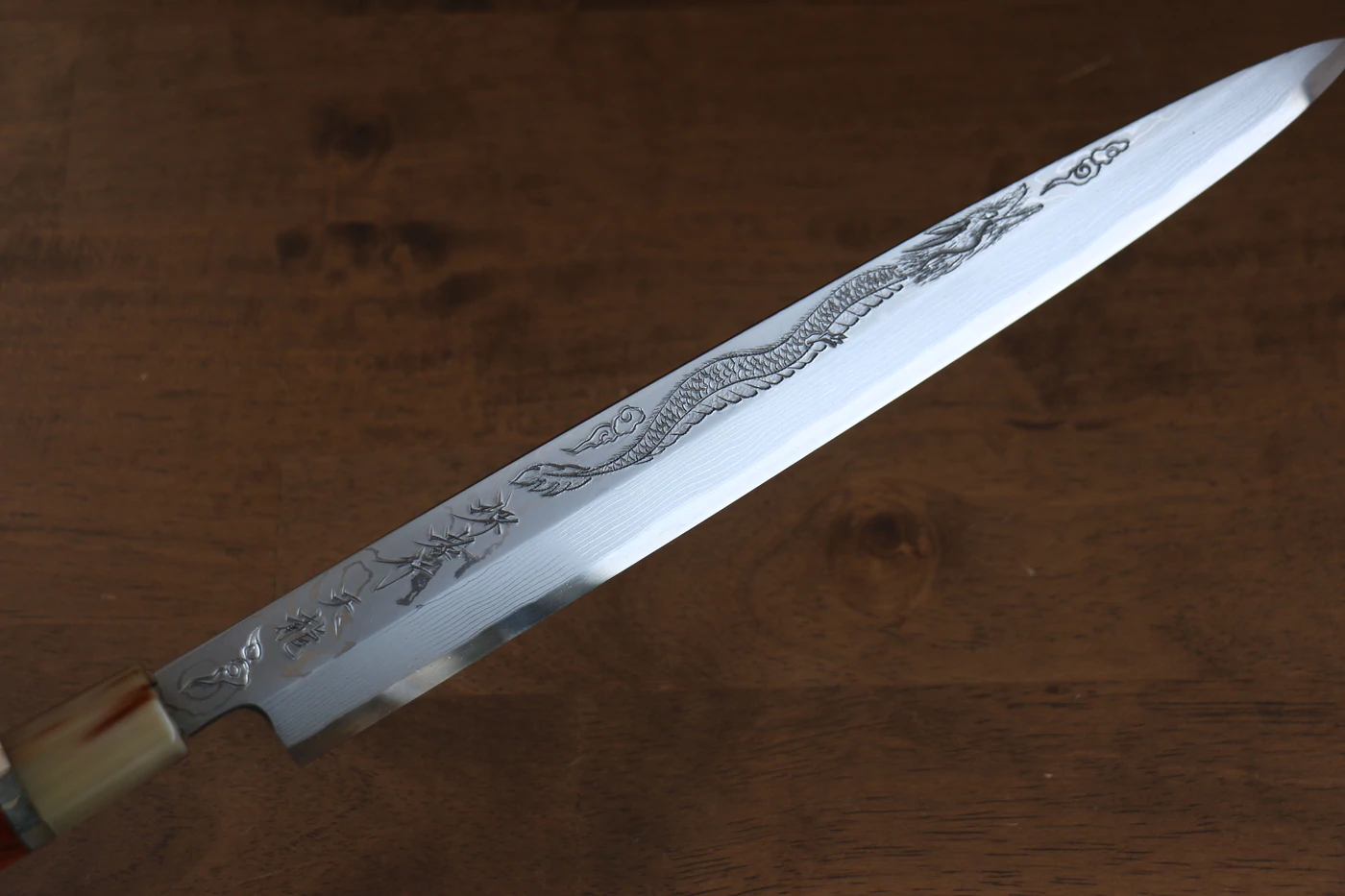 Marke Sakai Takayuki Thien Long Uzushio-Serie, Nr. 2 blauer Stahl mit geschnitzter Drachenform, Yanagiba 300 mm Spezial-Shashimi-Fischmesser, Messergriff aus rotem Ebenholz, inklusive Messerscheide, hochwertiges echtes japanisches Messer 5
