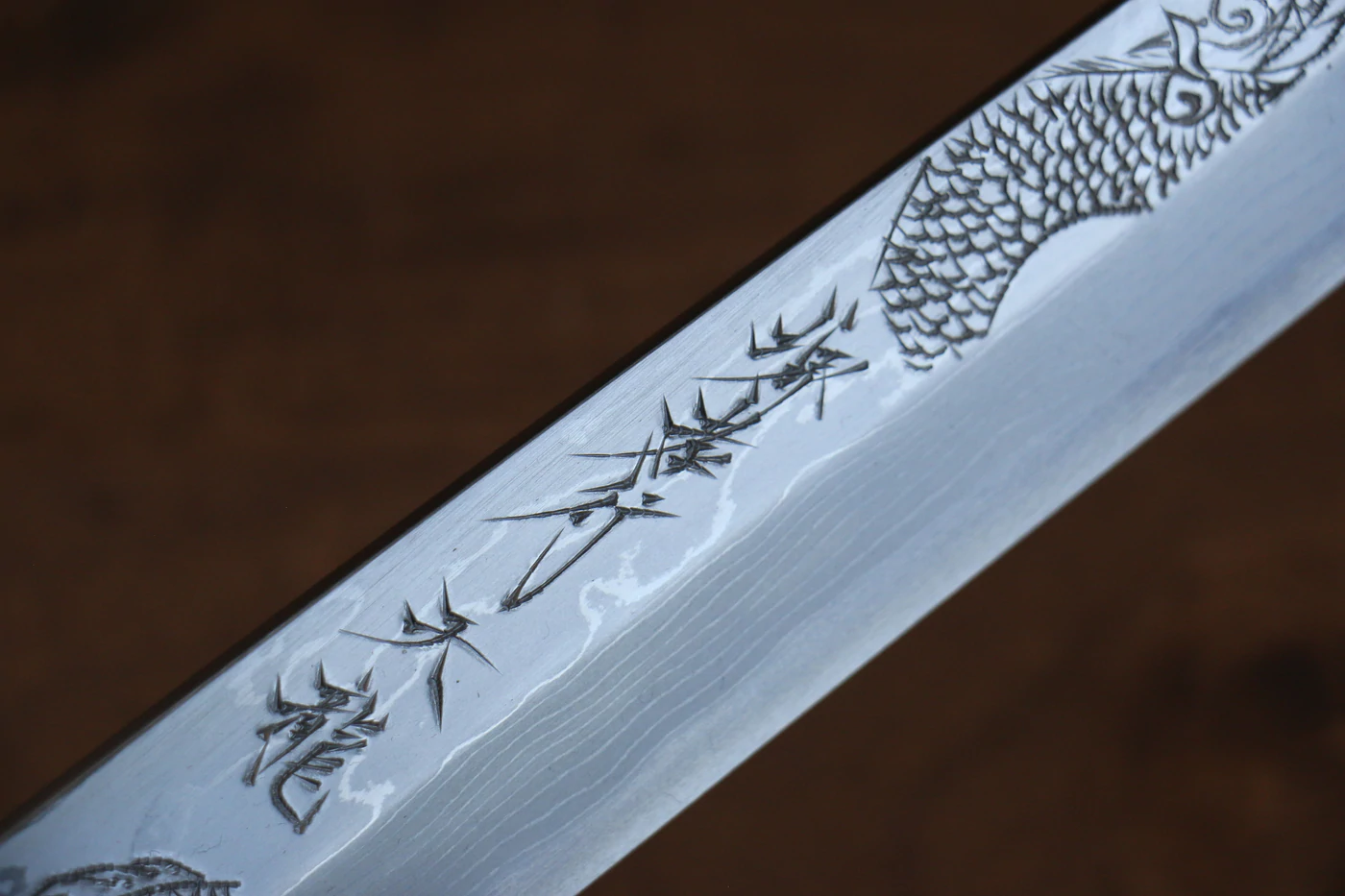 Thương hiệu Sakai Takayuki Thiên Long Uzushio Series, Thép xanh No.2 Chạm khắc hình rồng, Dao thái cá shashimi chuyên dụng Yanagiba 300mm, Chuôi dao làm từ gỗ Mun đỏ, Có kèm bao dao, dao Nhật chính hãng cao cấp 4