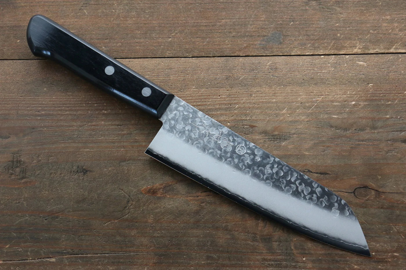 Takamura Knives Marke Chromax-Stahl Handgeschmiedetes Santoku-Mehrzweckmesser Japanisches Messer 170 mm Griff aus schwarzem Pakkaholz