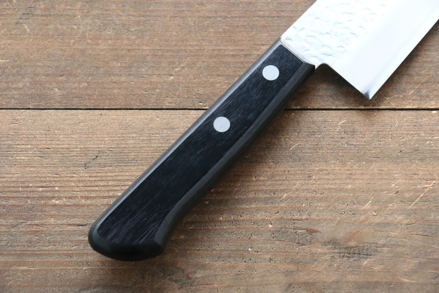 Takamura Knives Marke Chromax-Stahl Handgeschmiedetes Santoku-Mehrzweckmesser Japanisches Messer 170 mm Griff aus schwarzem Pakkaholz