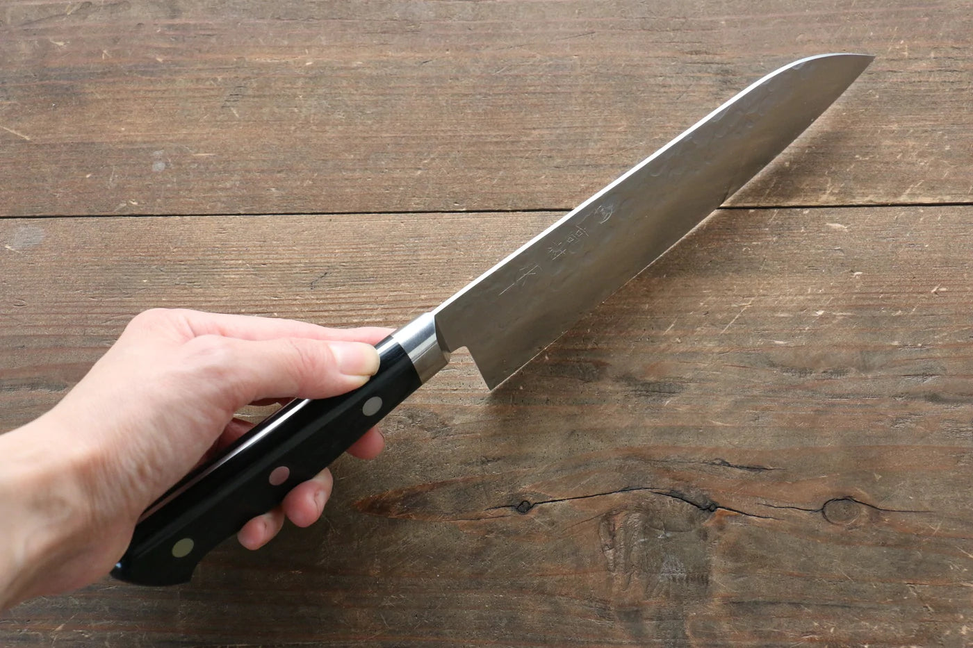 Marke Takamura Knives VG10 Handgeschmiedetes Santoku-Mehrzweckmesser Japanisches Messer 170 mm Griff aus schwarzem Pakkaholz